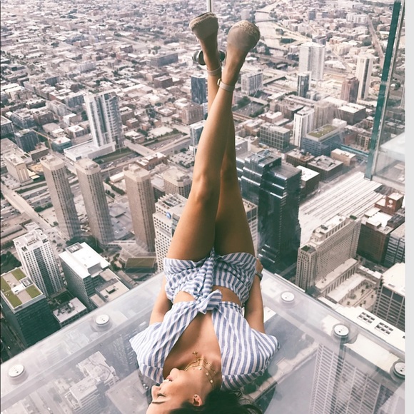 Crop top & frill shorts set blue white striped - Picture 6 of 8